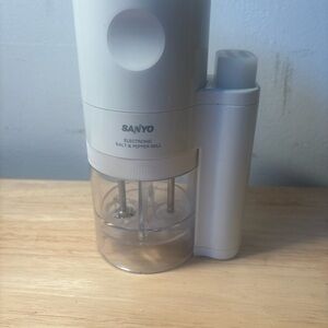 Sanyo Cord Free Collection Salt/Pepper Mill NHP-SP10 White